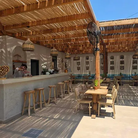 Rossa Boutique & Hotel